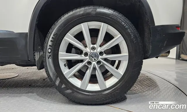 Volkswagen Tiguan 2012 2.0 автомат (гидро), миниатюра 7