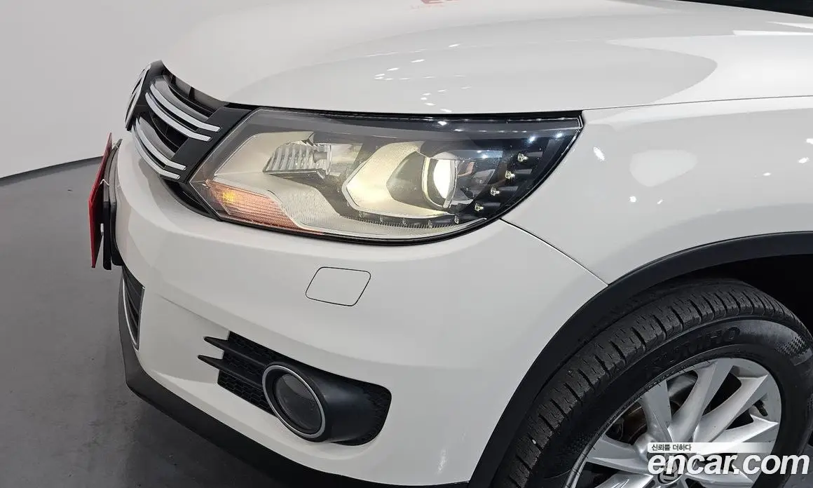 Volkswagen Tiguan 2012 2.0 автомат (гидро), фото 8