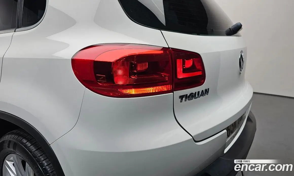 Volkswagen Tiguan 2012 2.0 автомат (гидро), фото 9