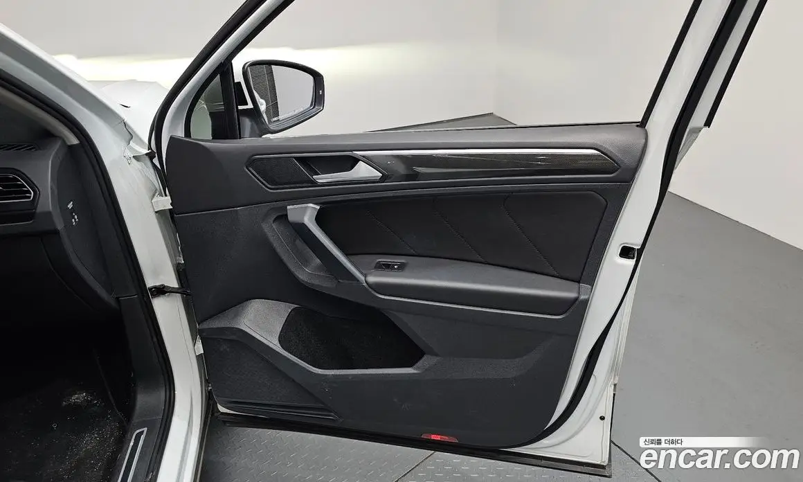 Volkswagen Tiguan 2021 2.0 автомат (гидро), фото 13