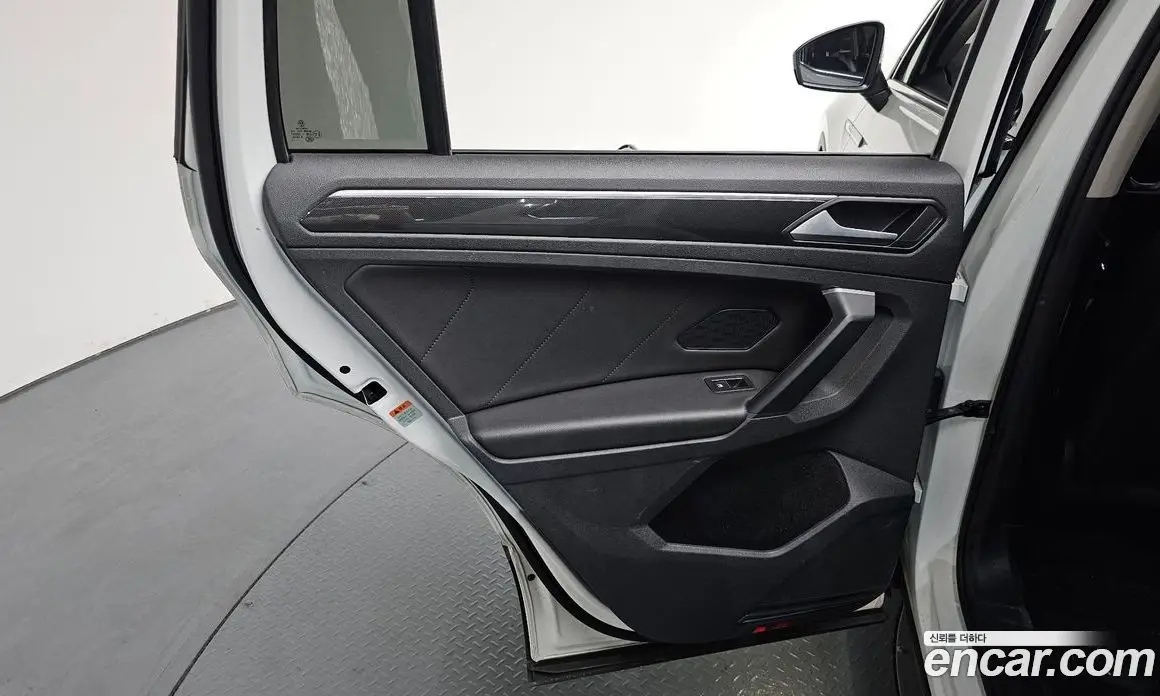 Volkswagen Tiguan 2021 2.0 автомат (гидро), фото 14