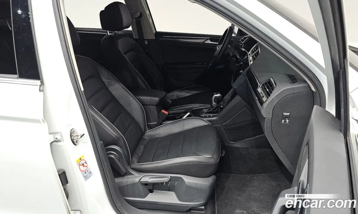 Volkswagen Tiguan 2021 2.0 автомат (гидро), фото 17