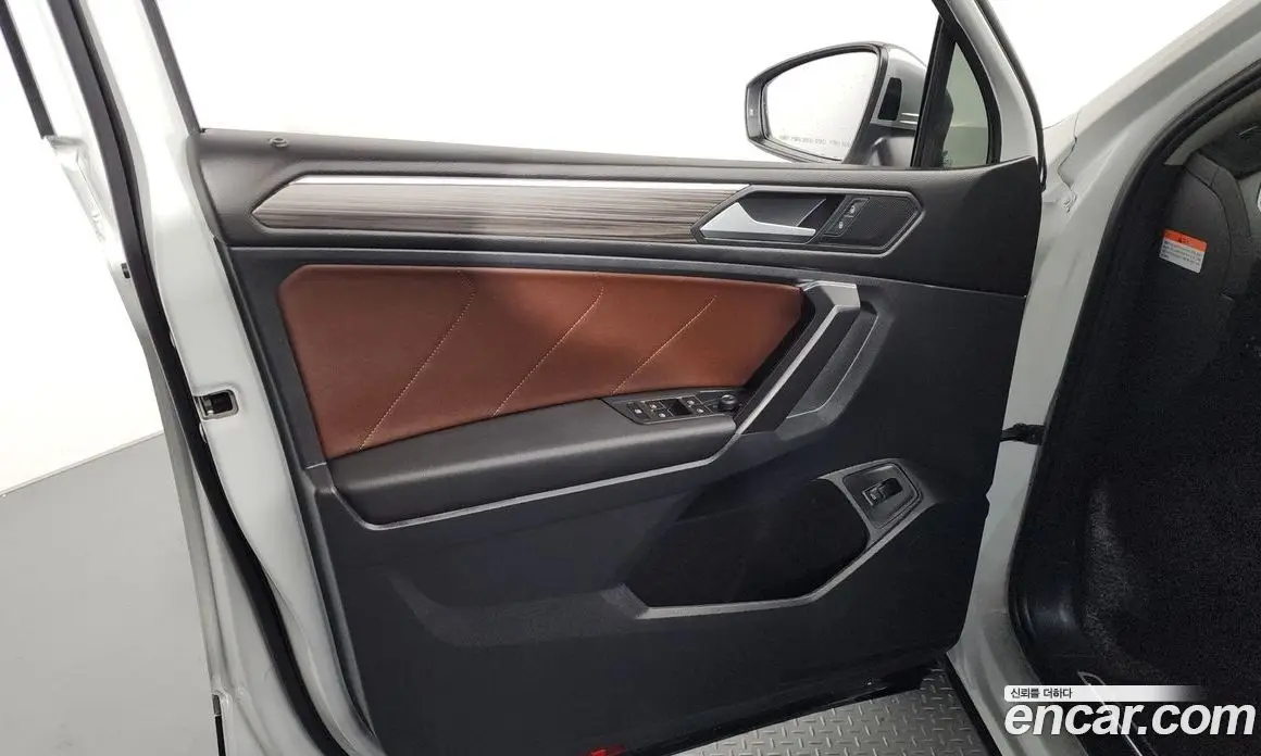 Volkswagen Tiguan 2023 2.0 автомат (гидро), фото 14 Volkswagen Tiguan 2023 2.0 автомат (гидро), фото 14