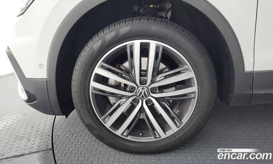 Volkswagen Tiguan 2023 2.0 автомат (гидро), фото 5 Volkswagen Tiguan 2023 2.0 автомат (гидро), фото 5