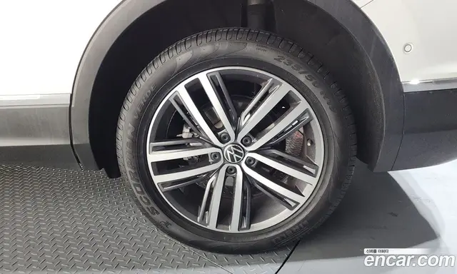 Volkswagen Tiguan 2023 2.0 автомат (гидро), миниатюра 7 Volkswagen Tiguan 2023 2.0 автомат (гидро), миниатюра 7