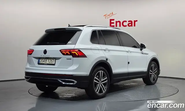 Volkswagen Tiguan 2023 2.0 автомат (гидро), миниатюра 2