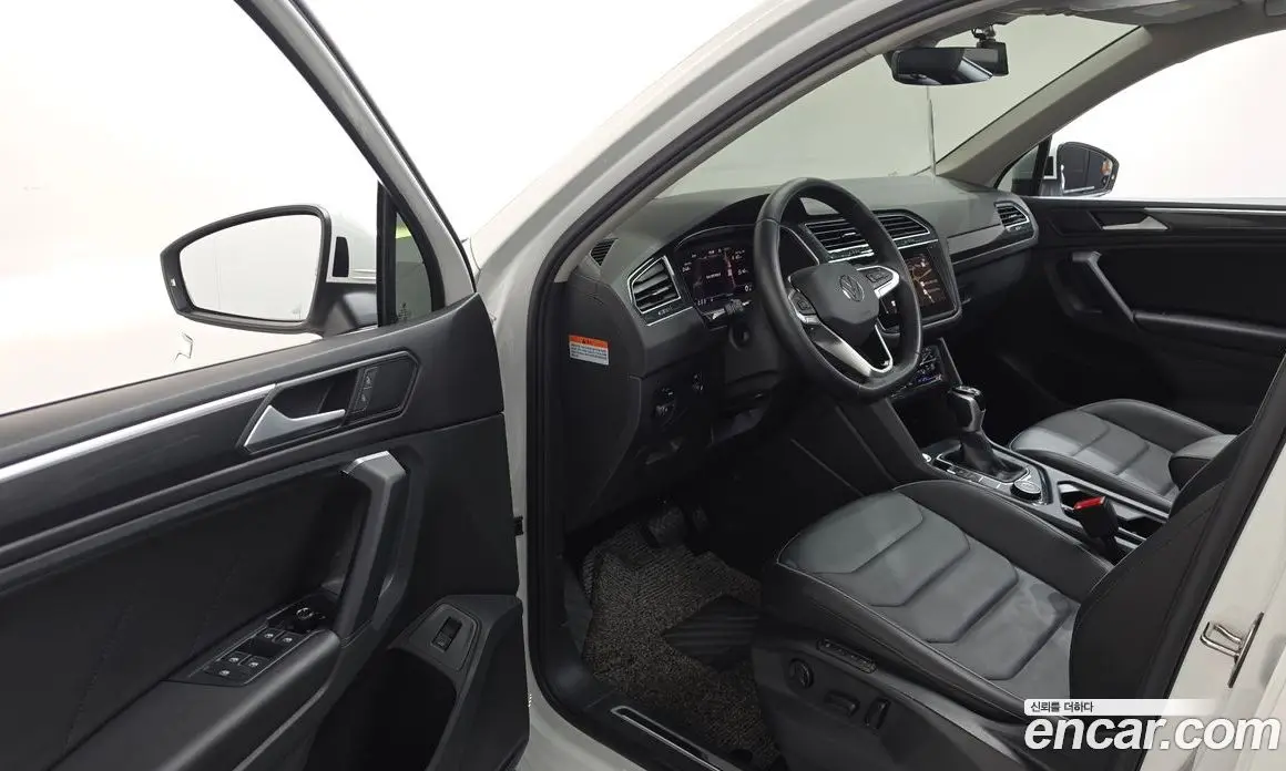 Volkswagen Tiguan 2023 2.0 автомат (гидро), фото 13