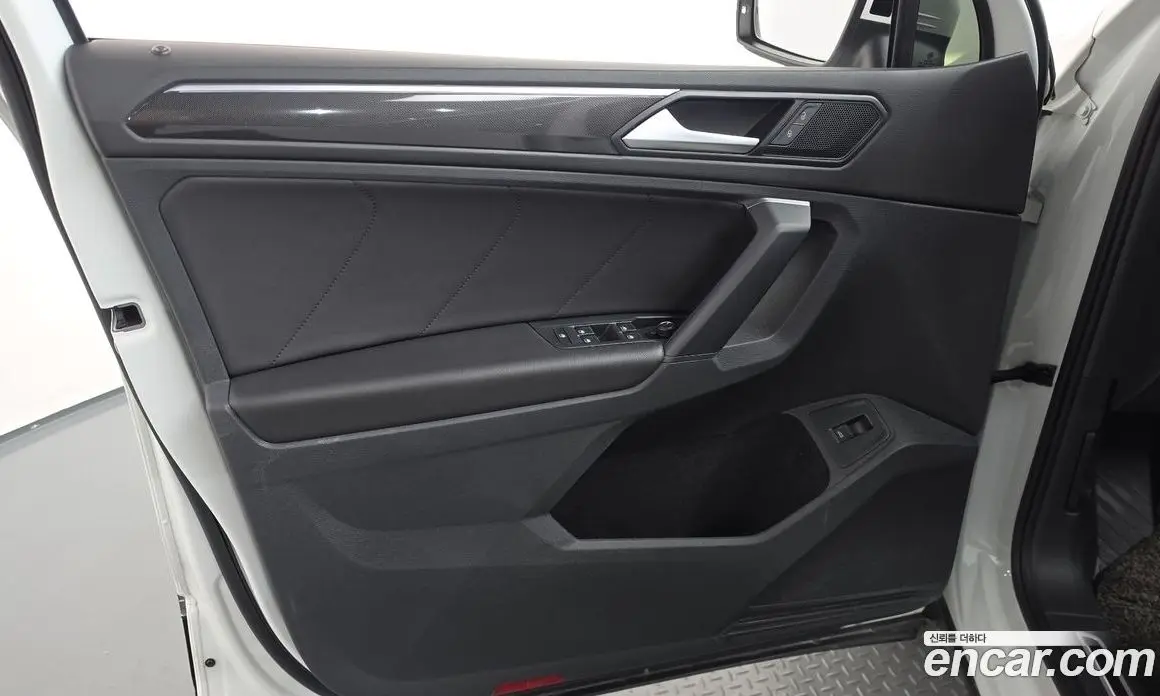 Volkswagen Tiguan 2023 2.0 автомат (гидро), фото 14