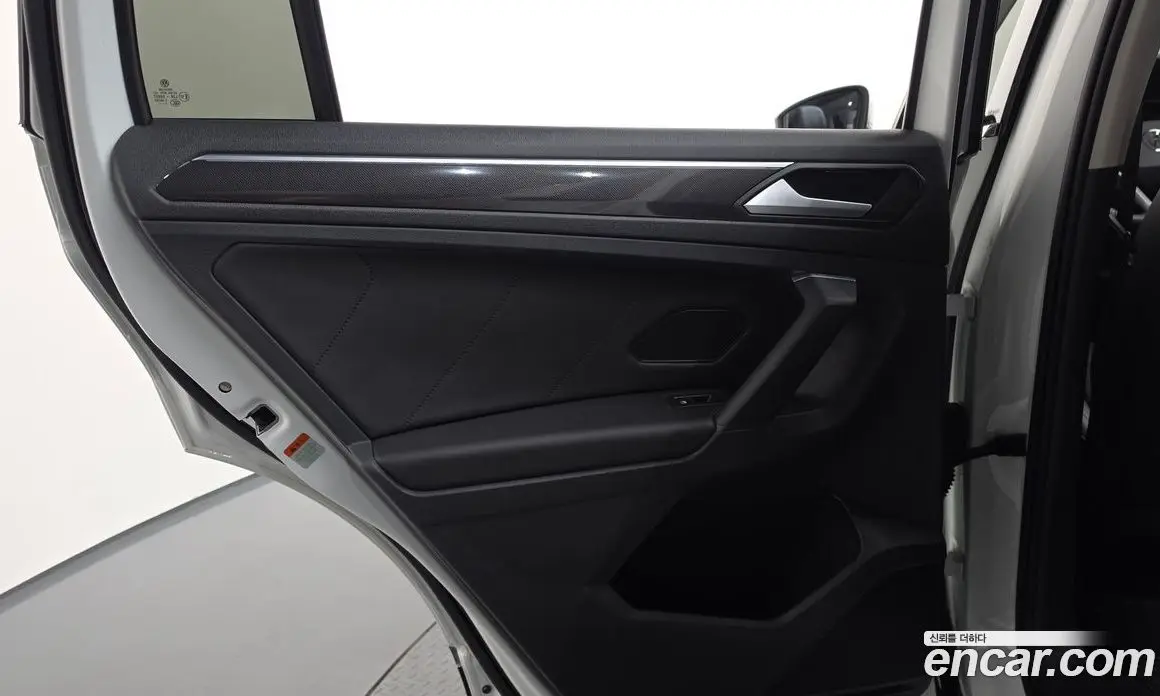 Volkswagen Tiguan 2023 2.0 автомат (гидро), фото 15