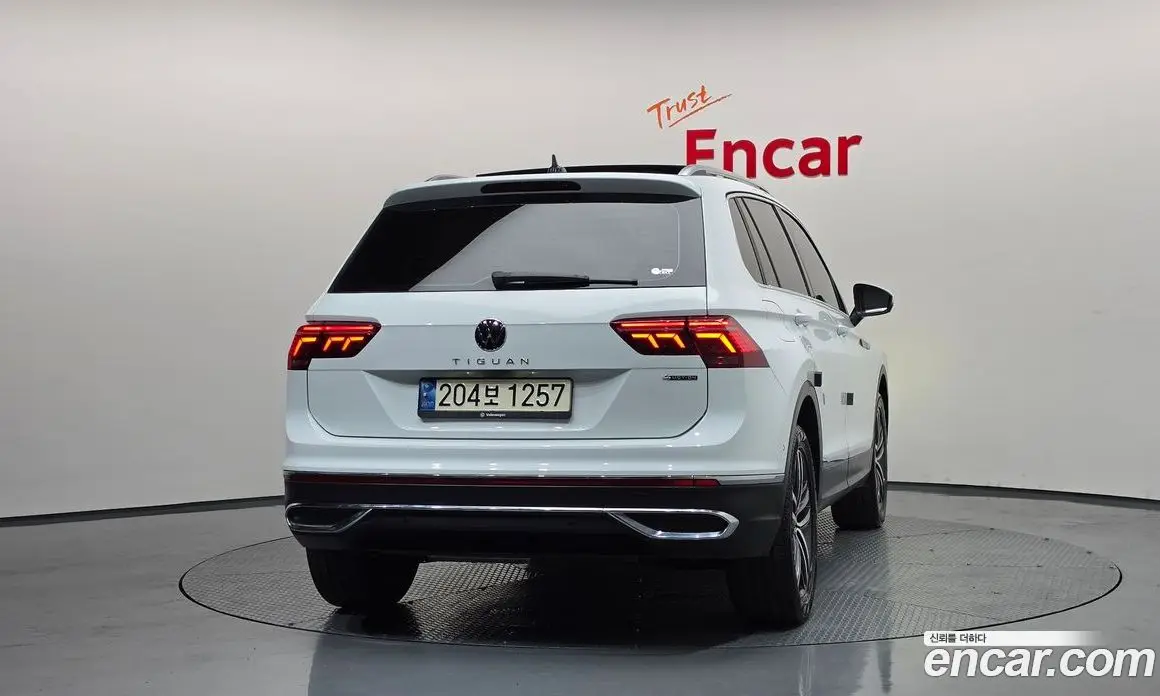 Volkswagen Tiguan 2023 2.0 автомат (гидро), фото 4