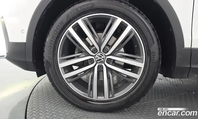 Volkswagen Tiguan 2023 2.0 автомат (гидро), миниатюра 5