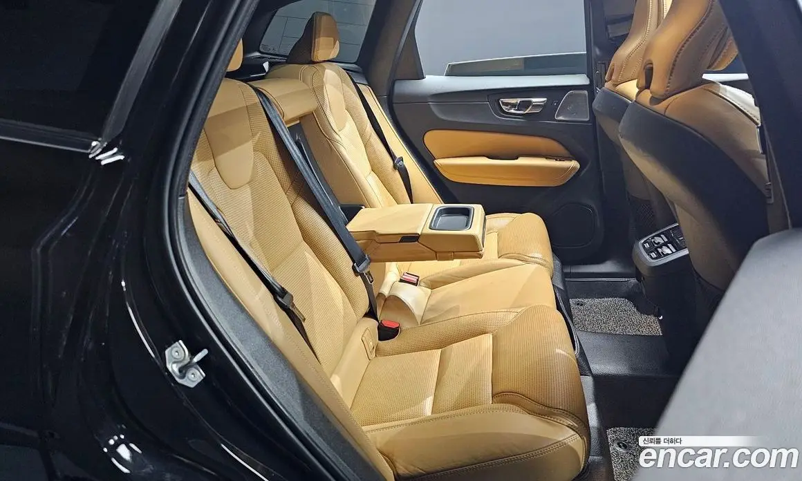 Volvo XC60 2018 2.0 автомат (гидро), фото 18 Volvo XC60 2018 2.0 автомат (гидро), фото 18