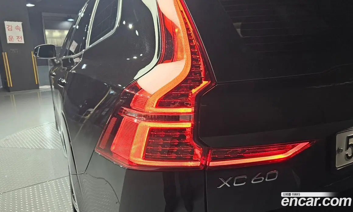 Volvo XC60 2018 2.0 автомат (гидро), фото 9 Volvo XC60 2018 2.0 автомат (гидро), фото 9