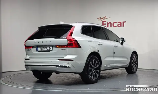 Volvo XC60 2024 2.0 автомат (гидро), миниатюра 2