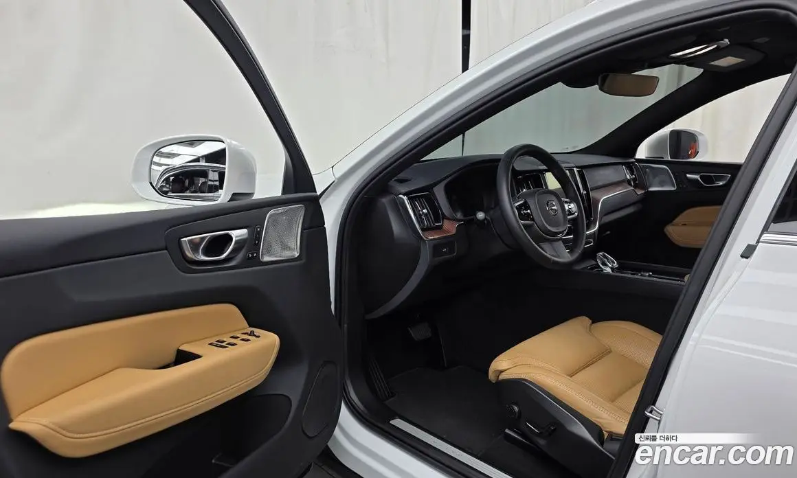 Volvo XC60 2024 2.0 автомат (гидро), фото 13
