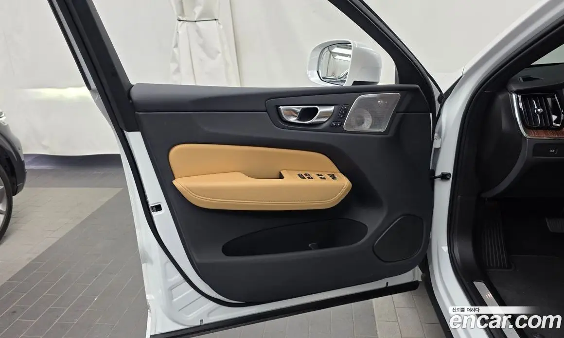 Volvo XC60 2024 2.0 автомат (гидро), фото 14