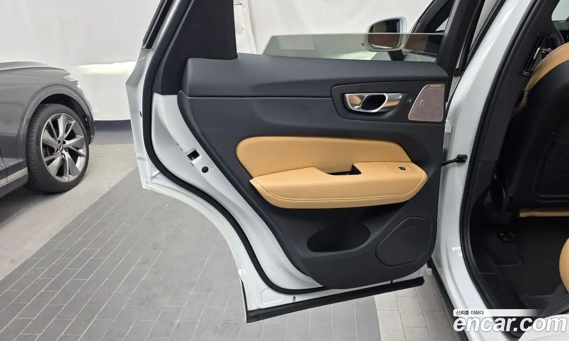 Volvo XC60 2024 2.0 автомат (гидро), фото 15