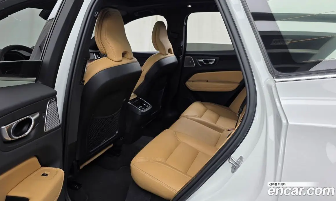 Volvo XC60 2024 2.0 автомат (гидро), фото 16