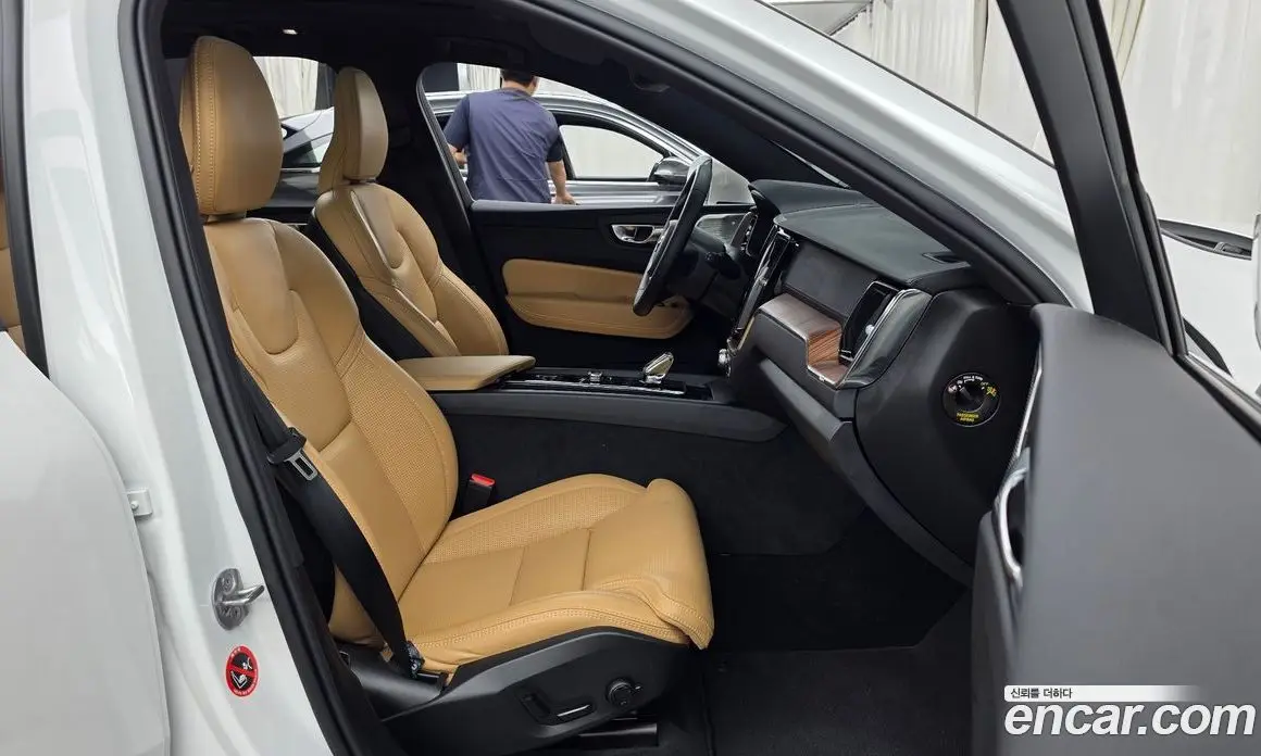 Volvo XC60 2024 2.0 автомат (гидро), фото 17