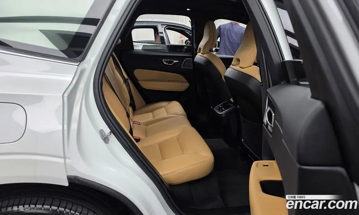 Volvo XC60 2024 2.0 автомат (гидро), фото 18
