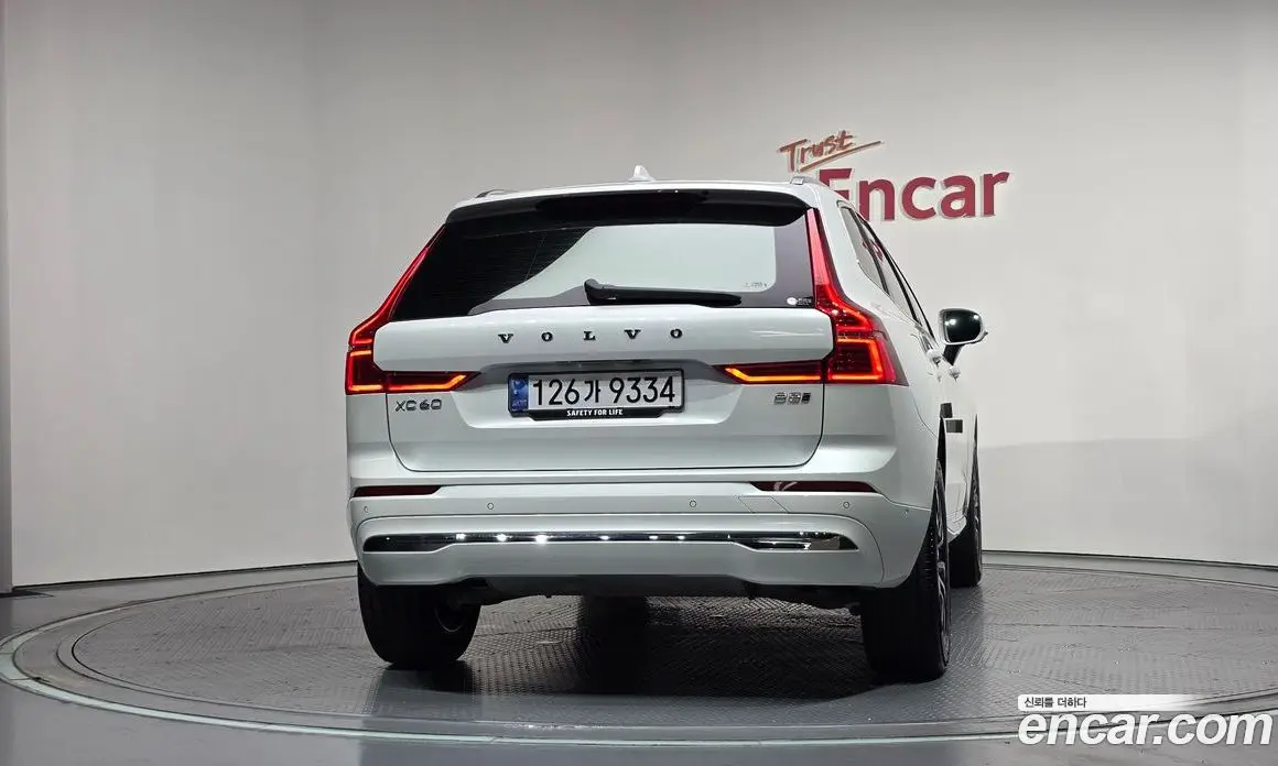 Volvo XC60 2024 2.0 автомат (гидро), фото 4