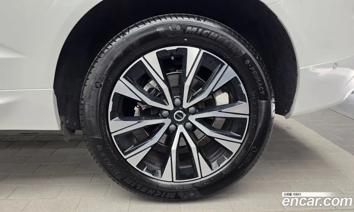 Volvo XC60 2024 2.0 автомат (гидро), фото 7