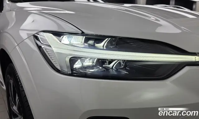 Volvo XC60 2024 2.0 автомат (гидро), миниатюра 8