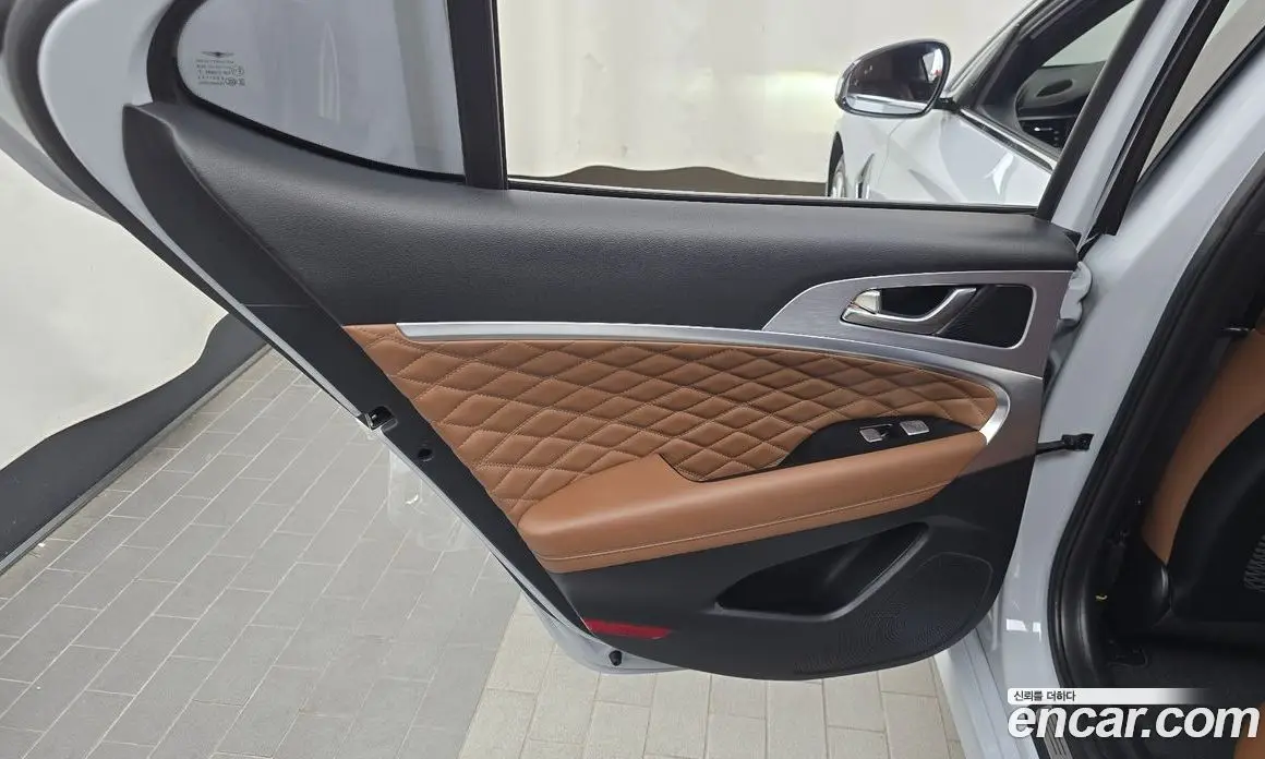 Genesis G70 2019 2.0 автомат (гидро), фото 15 Genesis G70 2019 2.0 автомат (гидро), фото 15