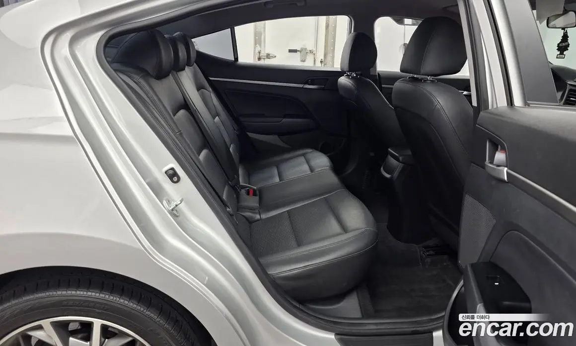 Hyundai Avante 2018 1.6 автомат (гидро), фото 12