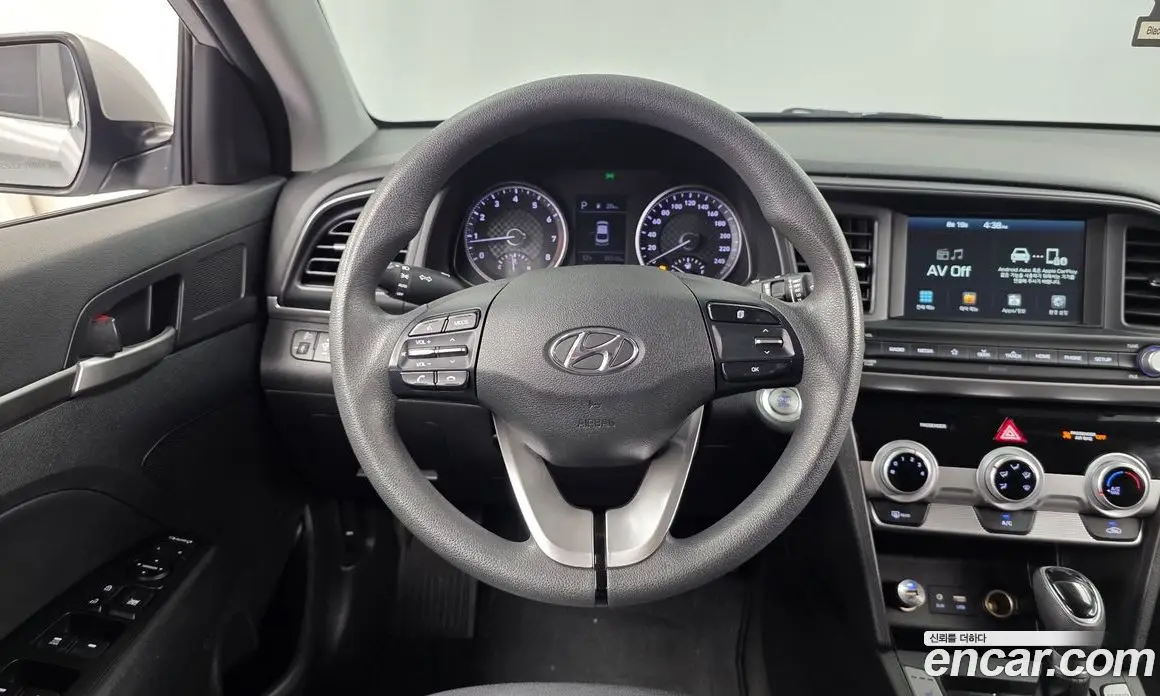 Hyundai Avante 2018 1.6 автомат (гидро), фото 13