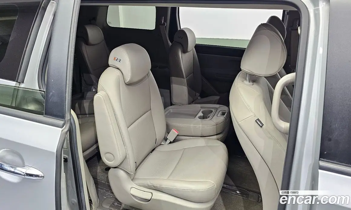 Kia Carnival 2020 2.2 автомат (гидро), фото 18