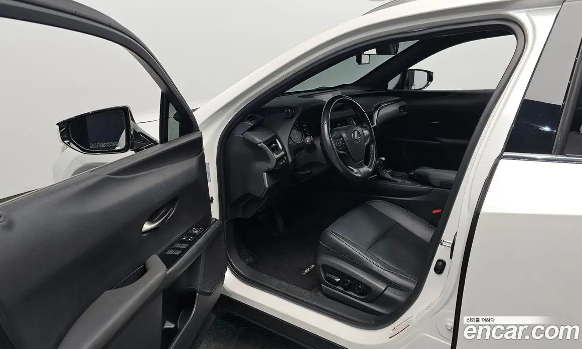 Lexus UX 2019 2.0 автомат (гидро), фото 12