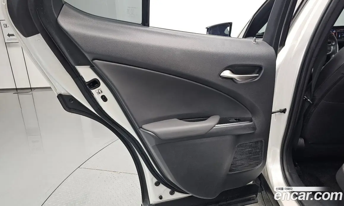 Lexus UX 2019 2.0 автомат (гидро), фото 14