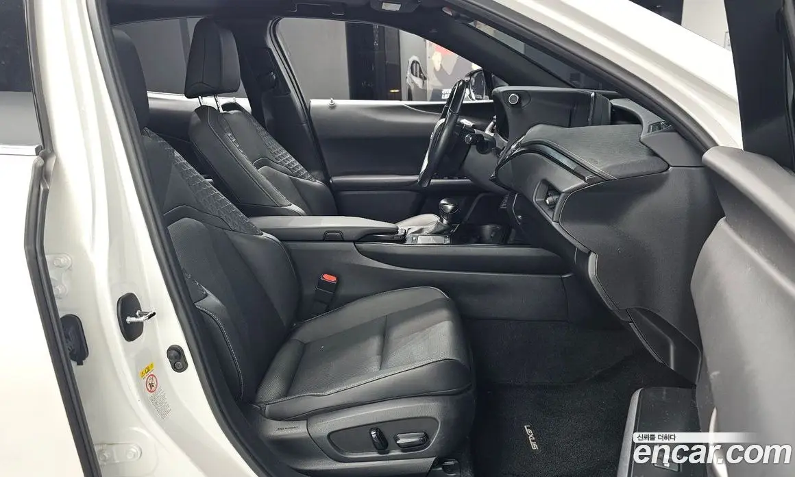 Lexus UX 2019 2.0 автомат (гидро), фото 15