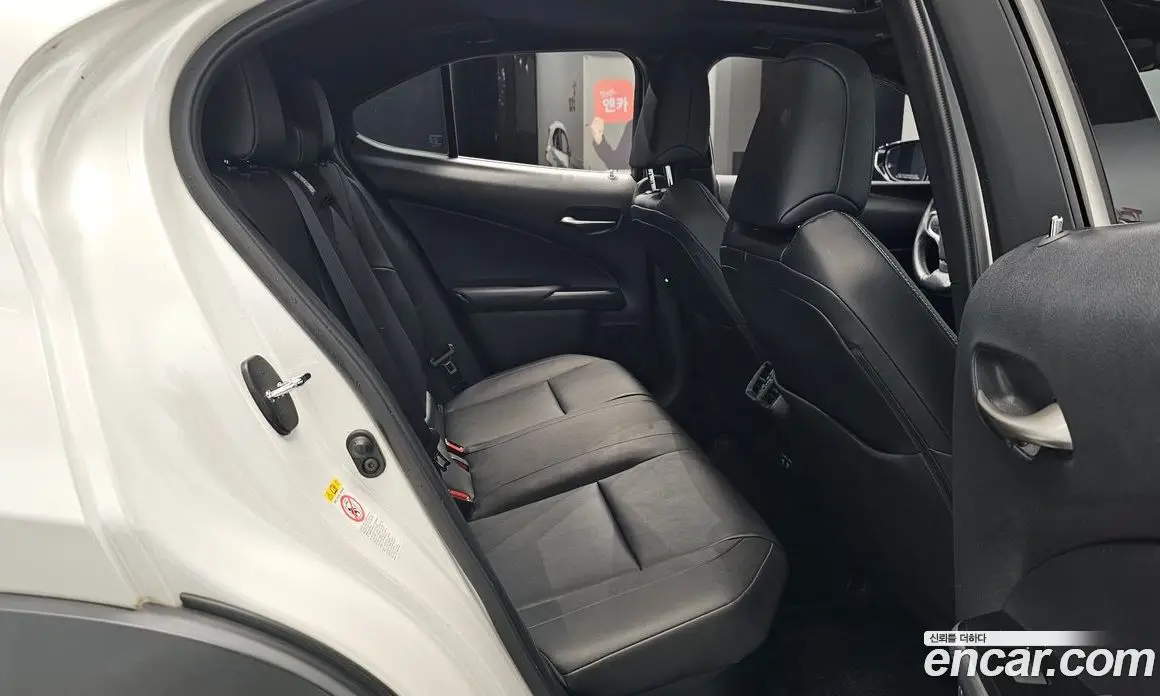 Lexus UX 2019 2.0 автомат (гидро), фото 16