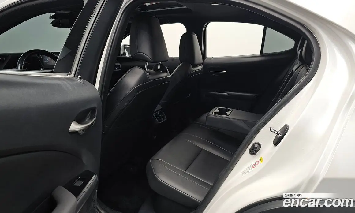 Lexus UX 2019 2.0 автомат (гидро), фото 17