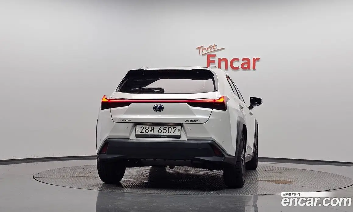 Lexus UX 2019 2.0 автомат (гидро), фото 3