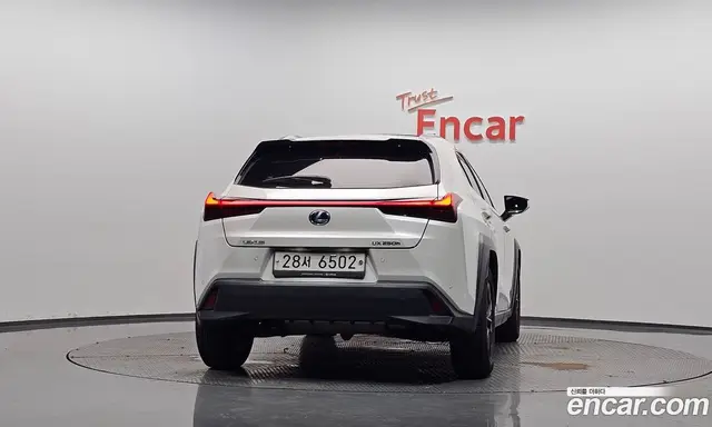 Lexus UX 2019 2.0 автомат (гидро), миниатюра 3