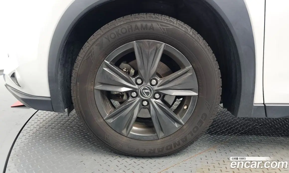 Lexus UX 2019 2.0 автомат (гидро), фото 4