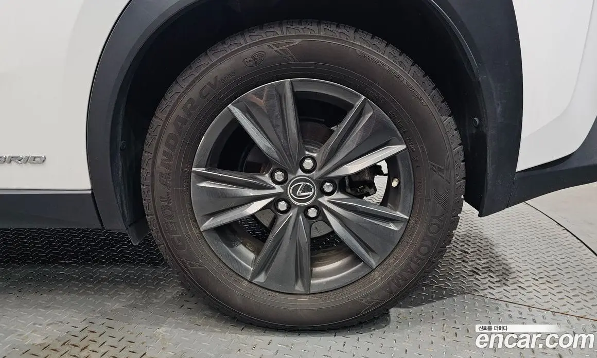 Lexus UX 2019 2.0 автомат (гидро), фото 6
