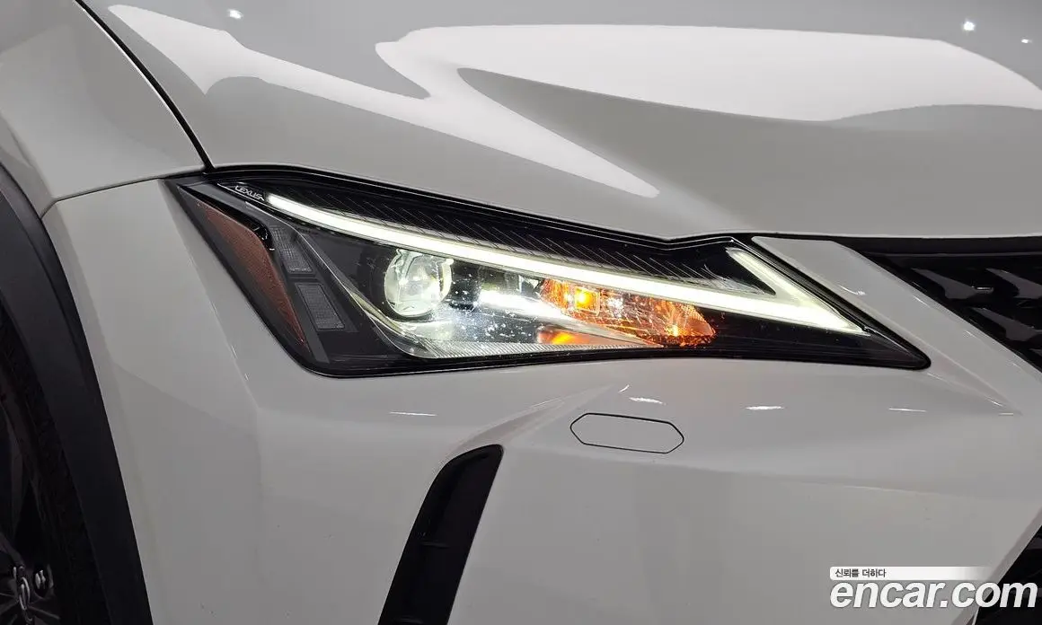Lexus UX 2019 2.0 автомат (гидро), фото 7