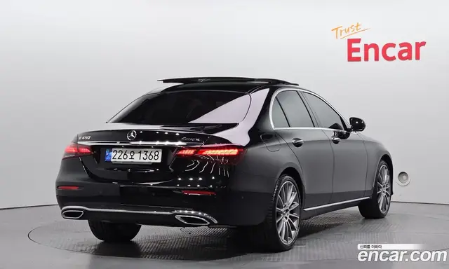 Mercedes-Benz E-Class 2023 3.0 автомат (гидро), миниатюра 2