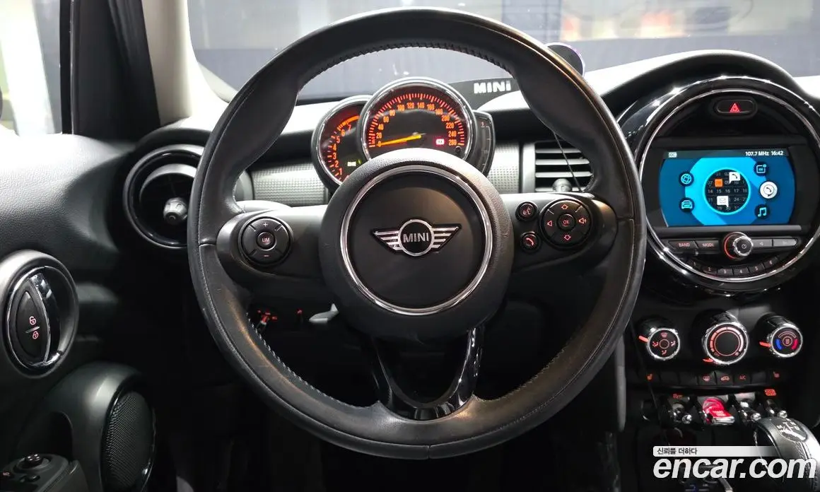 Mini Cooper 2018 1.5 автомат (гидро), фото 19 Mini Cooper 2018 1.5 автомат (гидро), фото 19