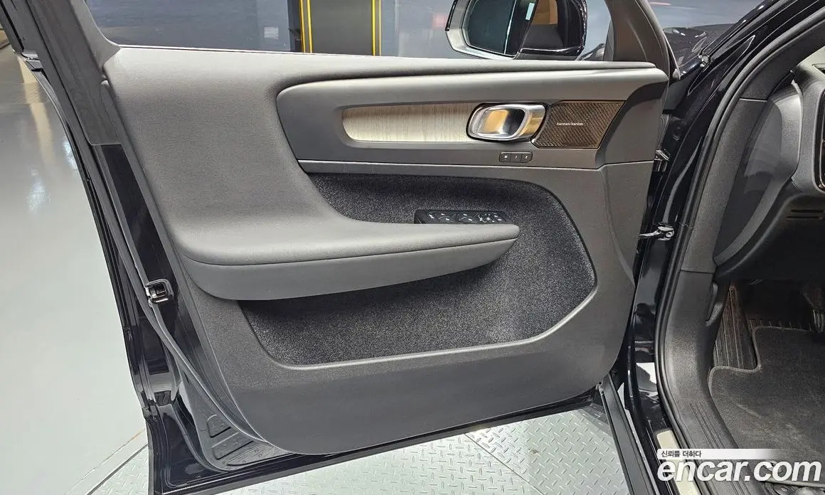 Volvo XC40 2022 2.0 автомат (гидро), фото 14 Volvo XC40 2022 2.0 автомат (гидро), фото 14