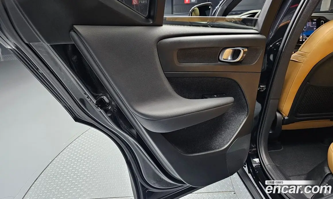 Volvo XC40 2022 2.0 автомат (гидро), фото 15 Volvo XC40 2022 2.0 автомат (гидро), фото 15