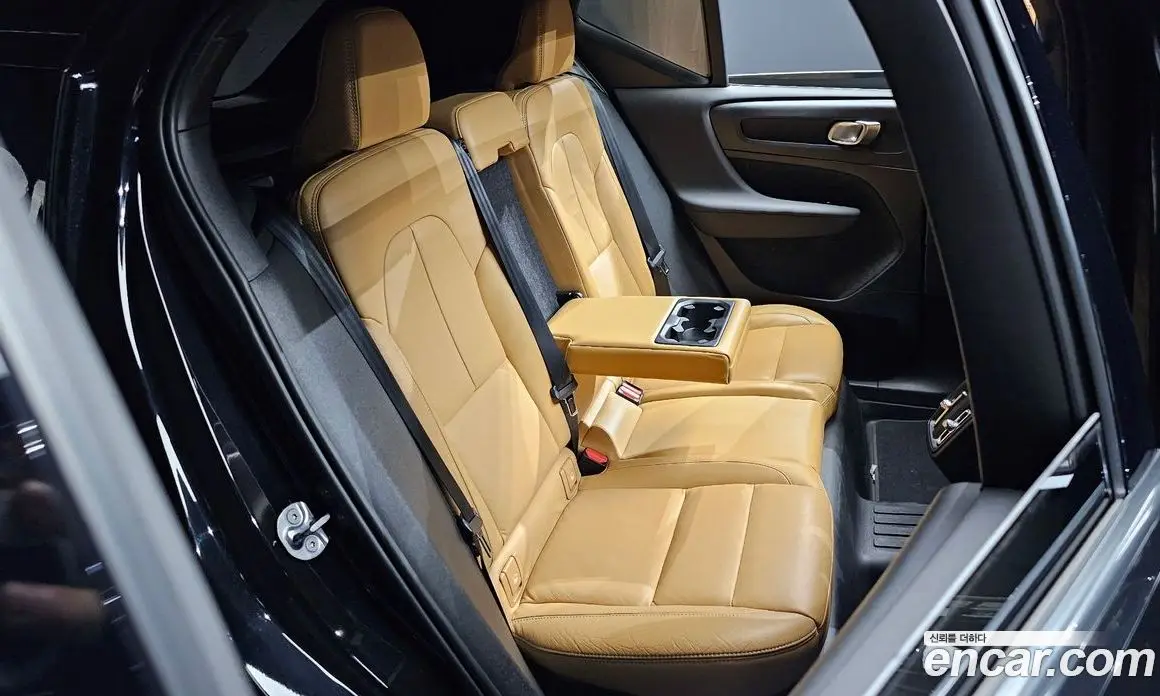 Volvo XC40 2022 2.0 автомат (гидро), фото 17 Volvo XC40 2022 2.0 автомат (гидро), фото 17