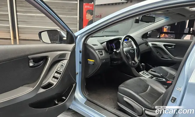 Hyundai Avante 2010 1.6 автомат (гидро), миниатюра 10
