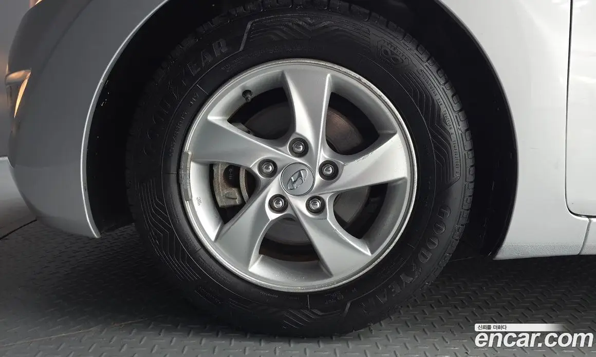 Hyundai Avante 2013 1.6 автомат (гидро), фото 5