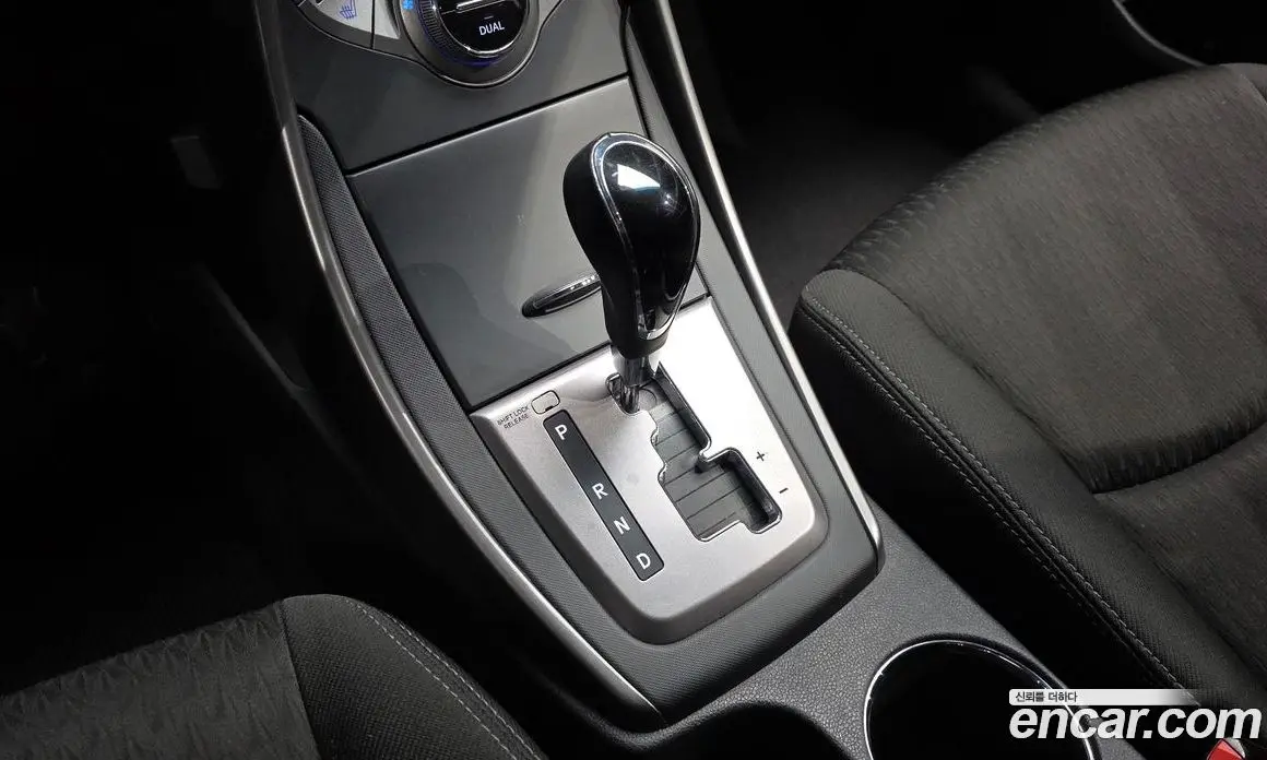Hyundai Avante 2013 1.6 автомат (гидро), фото 9