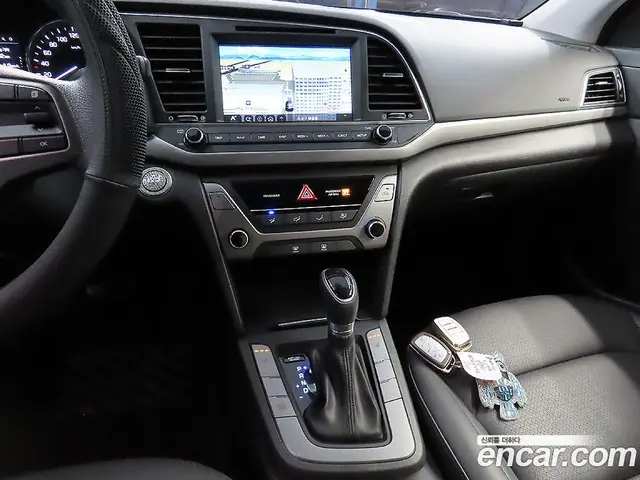 Hyundai Avante 2017 1.6 автомат (гидро), миниатюра 11